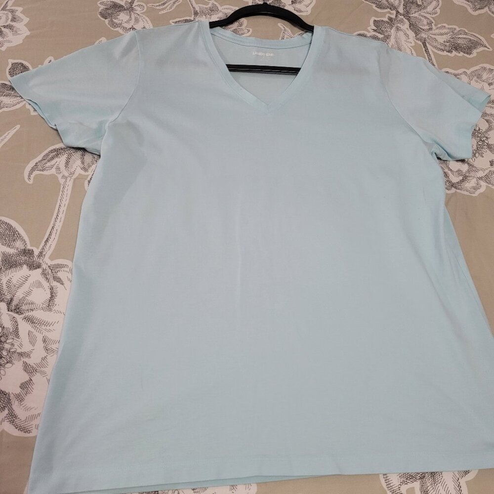Lands' End Pale Aqua Blue Cotton V-Neck Sort Sleeve T Shirt Size Medium EUC